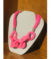 Collar corto eslabones fucsia